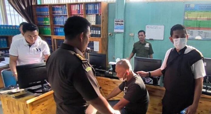 Akhir Pelarian Godol: Terpidana Senpi Ilegal Ditangkap Kejari Deli Serdang Saat Mandi di Pemandian Miliknya