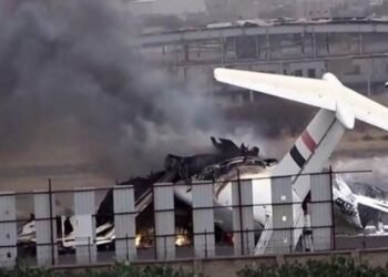 Tragedi di Bandara Sana’a: Pesawat Jamaah Haji Yaman Dibom, Puluhan Tewas dan Dunia Mengecam