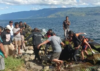 Perahu Terbalik Dihempas Angin Kencang, Warga Tenggelam di Danau Toba Akhirnya Ditemukan Tim SAR