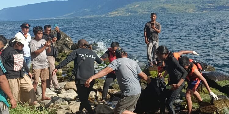 Perahu Terbalik Dihempas Angin Kencang, Warga Tenggelam di Danau Toba Akhirnya Ditemukan Tim SAR
