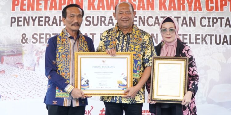 Jaga Warisan Budaya, Pemkab Langkat Terima Sertifikat KIK untuk Kampung Batik Brandan