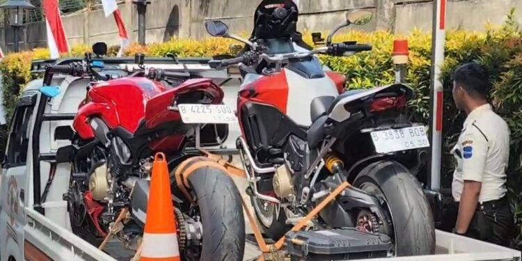 Penampakan 2 Moge Ducati Milik Wamenaker Immanuel Ebenezer yang Disita KPK