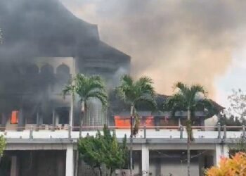 Hari Ini Kantor DPRD NTB Dibakar dan Dijarah Pendemo, Sebelumnya di Makassar