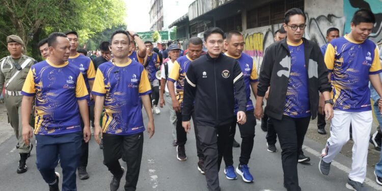 Ribuan Warga di Medan Antusias Jalan Santai Bersama Ricky-Rico Waas