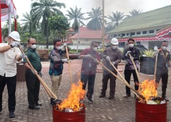 Kejari Langkat Musnahkan Barang Bukti Tindak Pidana Umum, Ada 2 Unit Sampan