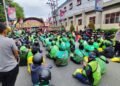 Demo Ojol di Polres Binjai Kondusif, Tiba-Tiba Mendadak Driver Dibagikan Beras SPHP
