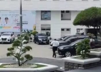 Eks Pj Bupati Langkat Kocar Kacir Lari saat Hendak Diwawancarai Soal Dugaan Korupsi Smartboard