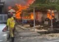 Bengkel Motor Ludes Terbakar di Medan Sunggal, 5 Unit Mobil Pemadam Jinakkan Api