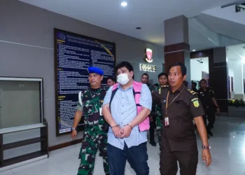 Analis Bank Sumut Menangis saat Ditahan Kejatisu Kasus Korupsi Penyaluran Kredit