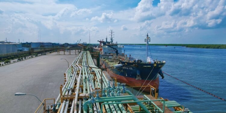 Pelindo Perkuat Layanan Curah Cair, Bentuk Dukung Pergerakan Industri