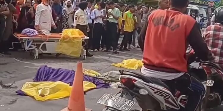 Kecelakaan Maut di Depan RSU Putri Bidadari Langkat, Seorang Wanita Remuk Terlindas Truk