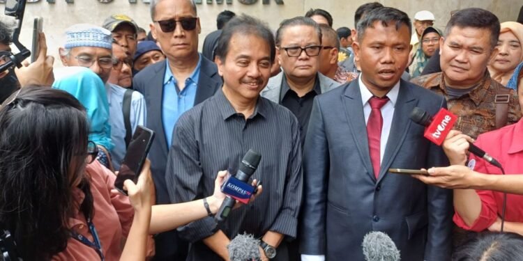 Jokowi Sebut Akan Tunjukkan Ijazahnya di Persidangan, Roy Suryo: Berbohong Terus