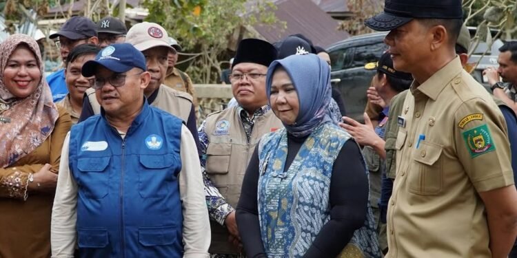 Menteri Pendidikan Tinjau Sekolah yang Rusak Akibat Banjir, Ini Pesannya ke Pemkab Langkat