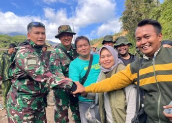 ICMI Bantu Starlink untuk TNI dan Masyarakat Kampung Camp PT KKA