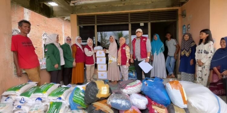 IPKKI Sumut dan PPNI Fakultas Keperawatan USU Salurkan Bantuan ke Korban Banjir di Aceh Timur