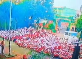 Ya Tuhan ! Mobil MBG Lindas Murid SD Kalibaru Jakarta Utara saat Berkumpul di Lapangan Upacara