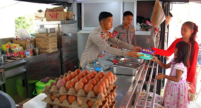 BERITA FOTO: Dapur Umum Portabel Brimob Sediakan Ratusan Porsi Makanan untuk Korban Banjir Bandang di Aceh Tamiang