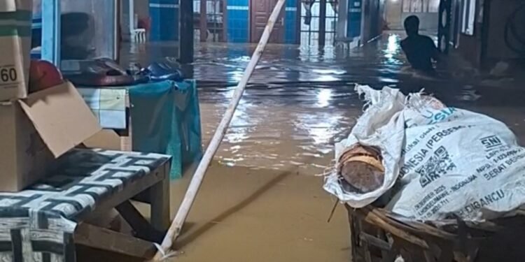 Ratusan Rumah Masyarakat Terendam Banjir Akibat 2 Sungai di Kecamatan Kuala Meluap
