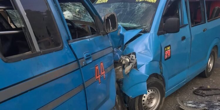 Sopir Kabur Penumpang Luka-luka Usai 2 Angkutan Umum Laga Kambing di Jalinsum Medan-Aceh