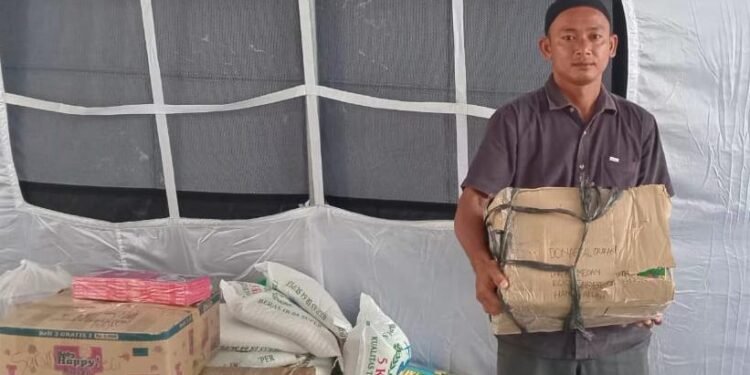 Karyawan XLSMART Kolaborasi Rumah Tahfiz Muslimin Salurkan 8.000 Liter Air Bersih dan 1.000 Al-Qur’an di Aceh Tamiang