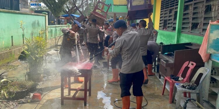 Beberapa Sekolah di Langkat Masih Terendam Banjir pada Hari Pertama Belajar Mengajar
