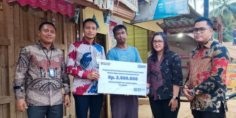 BRI Salurkan Bantuan Renovasi untuk Agen BRILink Terdampak Bencana di Tapteng