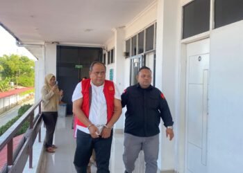Penampakan Eks Kadis Ketapang dan Pertanian Binjai Resmi Ditahan Jaksa, Kedua Tangan Diborgol