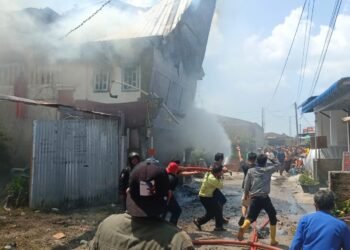 Diduga Arus Pendek Listrik, Kos-Kosan 25 Kamar di Sidikalang Hangus Terbakar