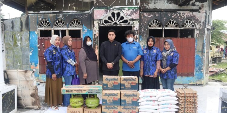 Jelang Lebaran Ricky Anthony Bantu Korban Kebakaran di Langkat