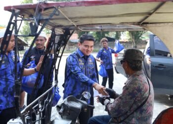 Alhamdulillah, 250 Abang Becak di Stabat Dapat Bingkisan Lebaran dari Ricky Anthony