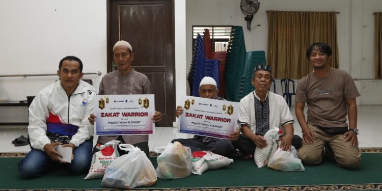 Karyawan XLSMART Bersama PFI MEDAN Berbagi Kebahagiaan Kepada Penyandang Disabilitas Netra di Pertuni