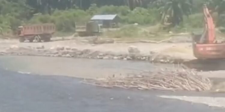 Akibat Galian C Tanah Seluas 8 Hektar Milik Masyarakat di Langkat Terkikis, Aliran Sungai Berubah