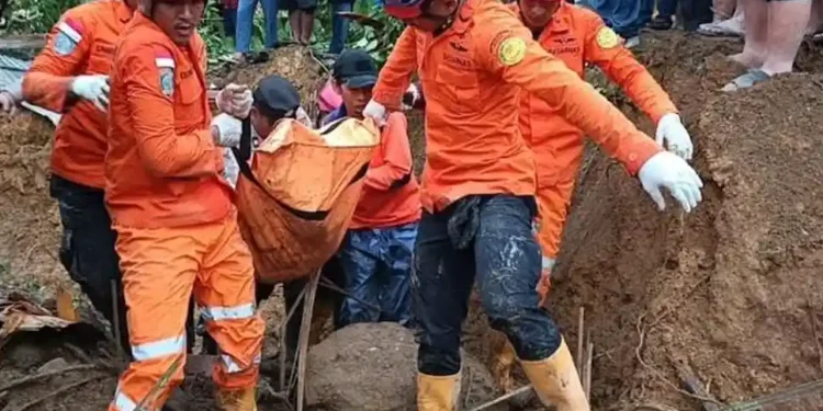 Banjir dan Longsor di Sembahe, 8 Rumah Rusak Tertimbun dan 5 Orang Tewas