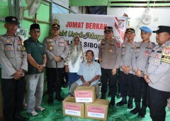 Sentuhan Polres Sibolga, Bantu Warga Sakit dan Ekonomi dalam kegiatan Jumat Berkah