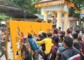 Ratusan Masyarakat Ambrukkan Pagar Kantor Bupati Usai Tak Puas dengan DPRD Langkat