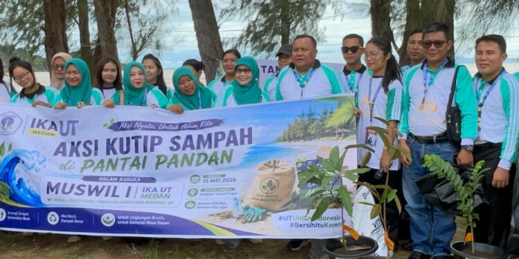 IKA UT Medan Gelar Aksi Tanam Pohon dan Bersih Pantai di Pandan, Wujud Peduli Lingkungan