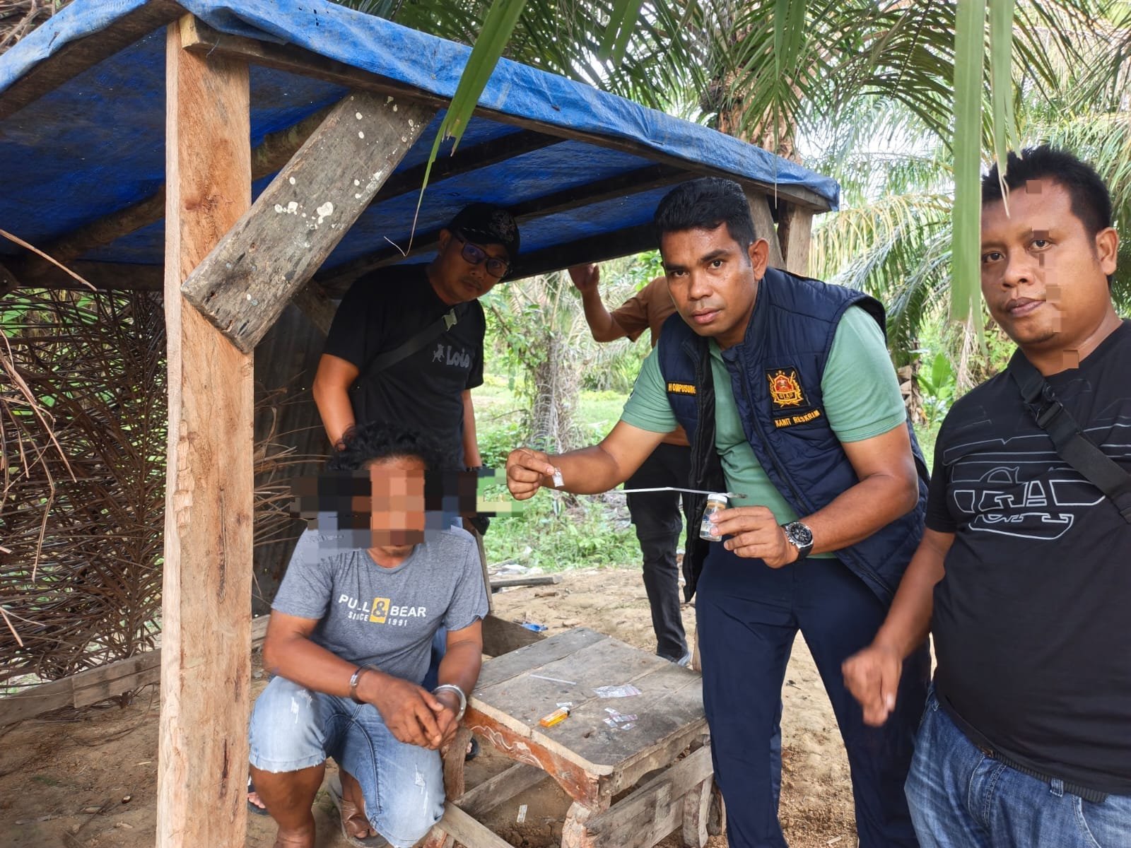 Seorang Pria Diamankan Polisi di Langkat saat Gerebek Sarang Narkoba di Kebun Sawit