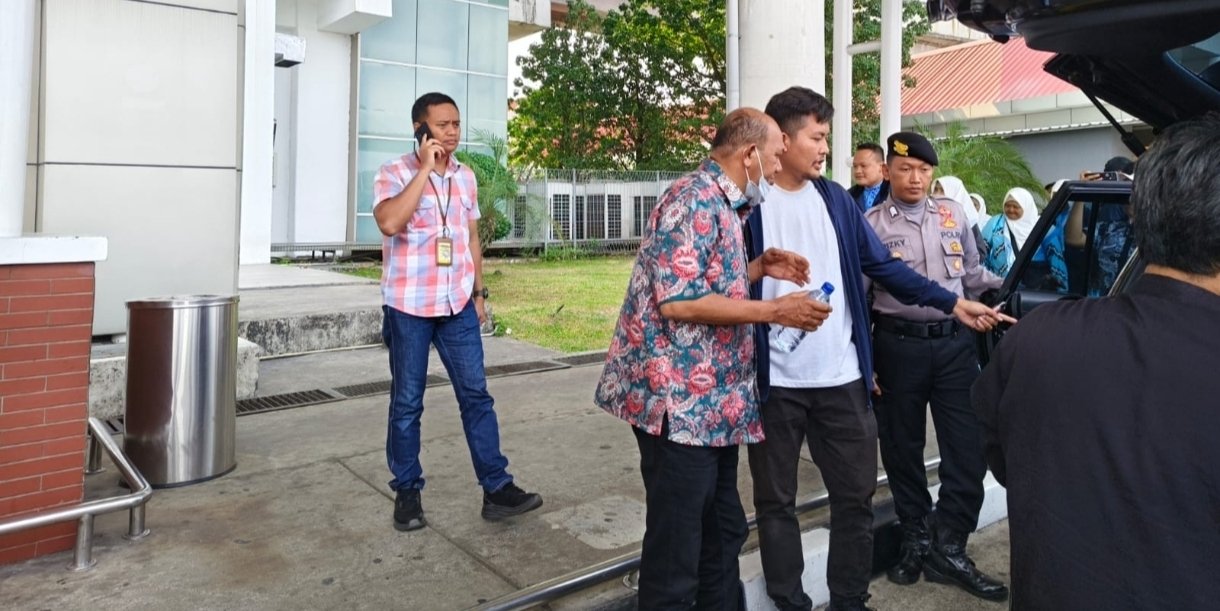 Penampakan Bupati Langkat Diamankan KPK, Diduga saat di Bandara Silangit