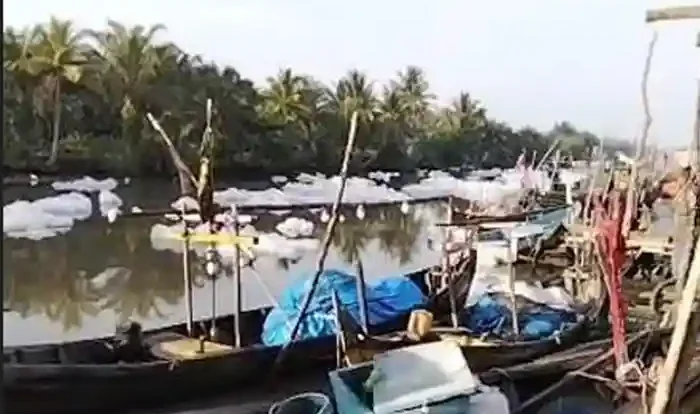 Diduga Limbah Pabrik, Nelayan di Deliserdang Heboh, Sungai Dipenuhi Buih Putih