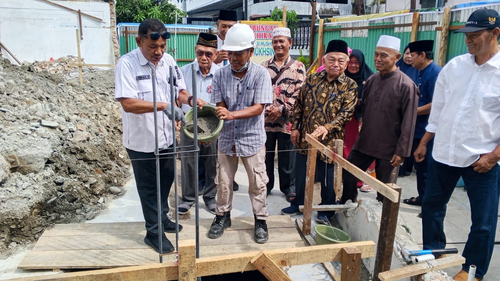 Warga Medan Sunggal Kompak Perluas Musholah Al-Mukhsinin