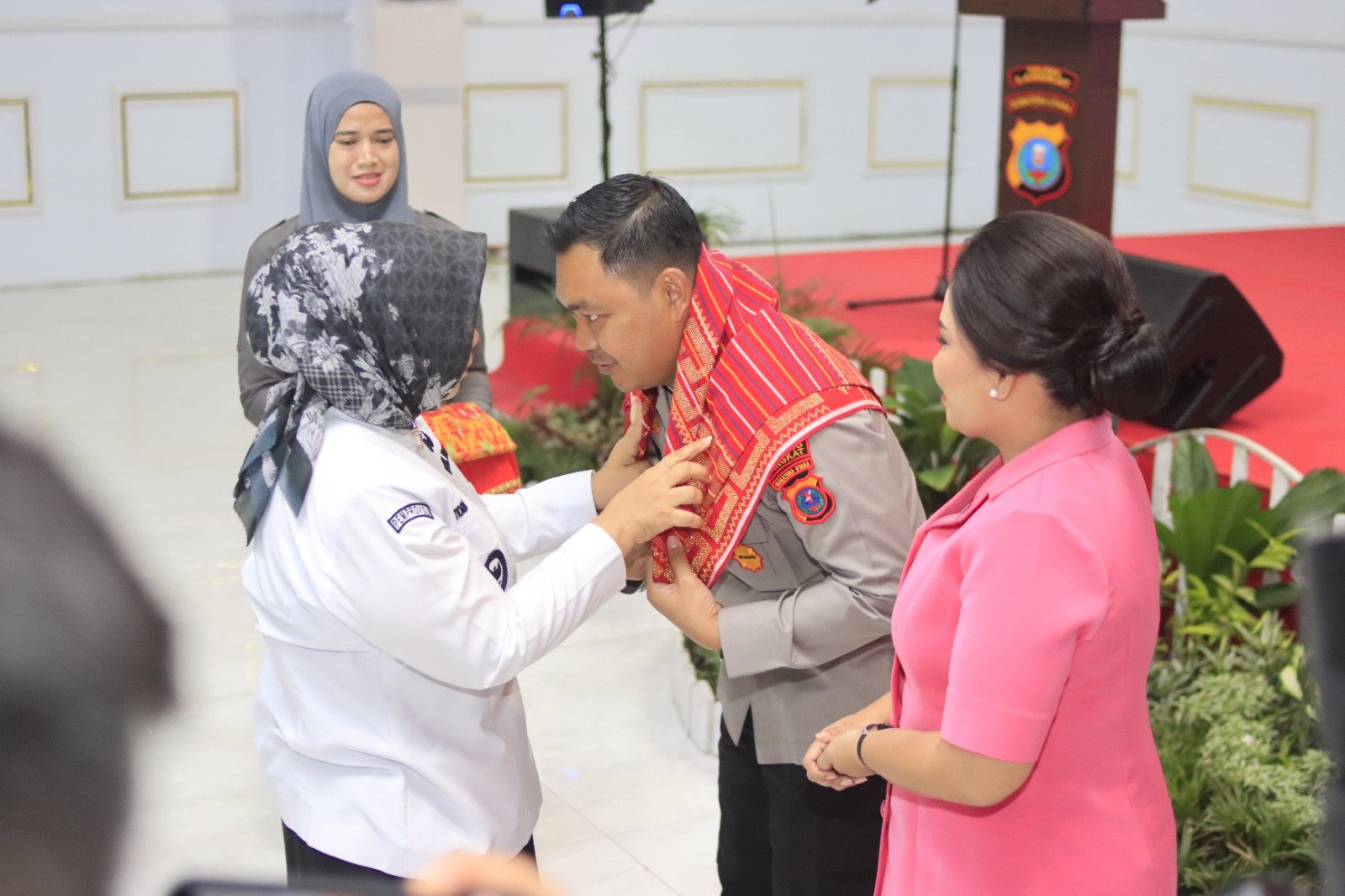 Kabag Protokol Minta Maaf Usai Plt Bupati Langkat Beri Uis Karo ke Kapolres Langkat