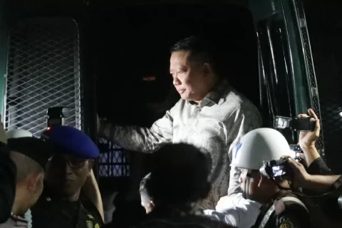 Eks Jampidsus Febrie Adriansyah Resmi Ditahan Kejagung, Tak Pakai Rompi dan Diborgol