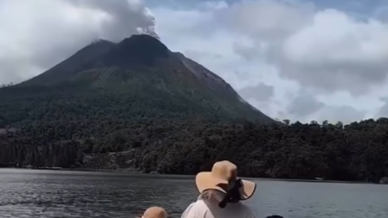 PVMBG Sebut Aktivitas Gunung Sinabung Meningkat, Terjadi Guguran Kubah Lava