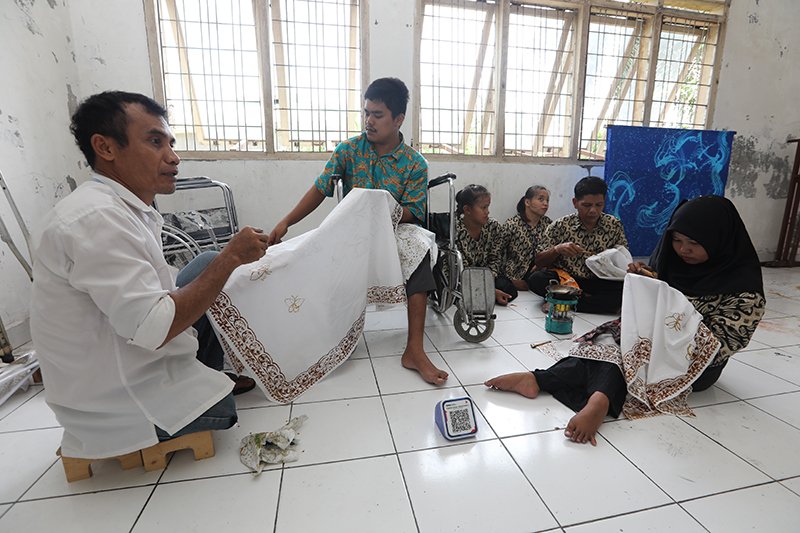 Batik Ciprat Berbasis Digital Buatan Penyandang Disabilitas