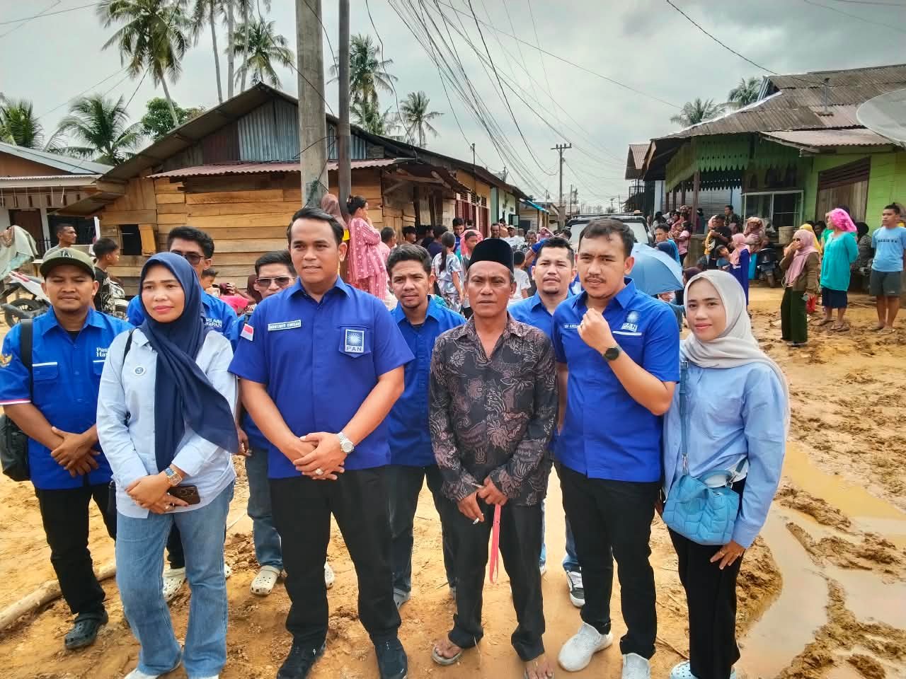 Gerak Cepat DPD PAN Tapteng Salurkan 300 Karung Beras dan Air Bersih untuk Warga Bona Lumban